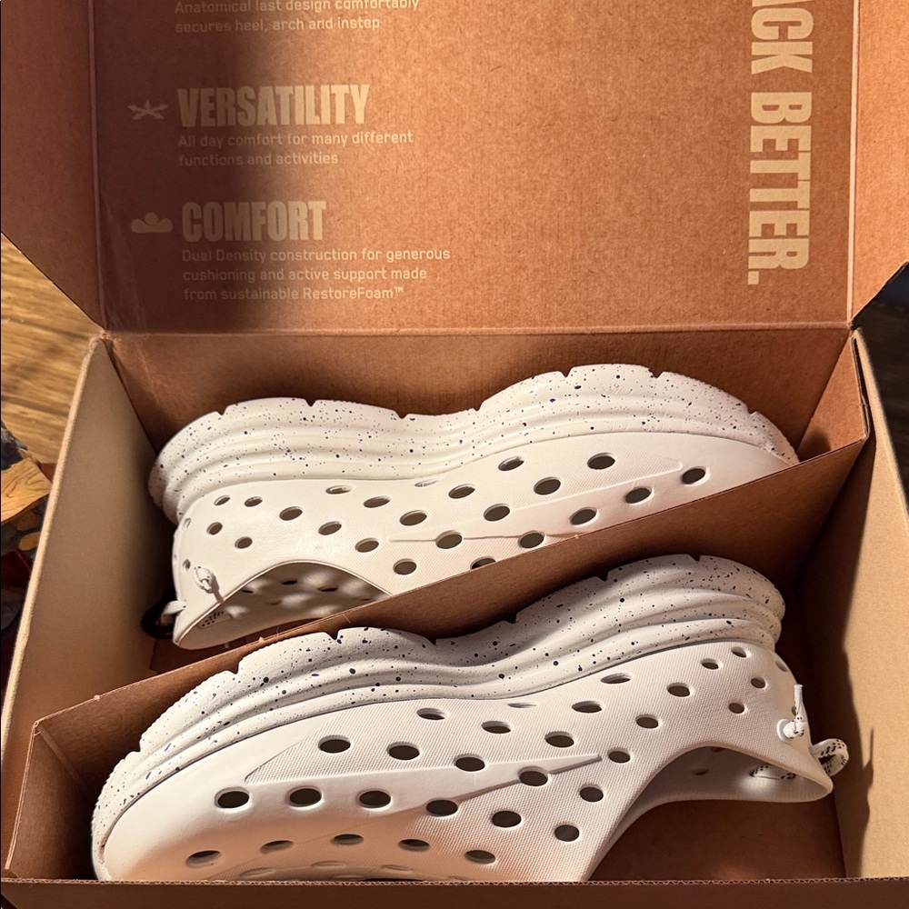 Men's Kane Athletic Foam Slip-On Shoes Recovery Revive Brand New 11 BNWT